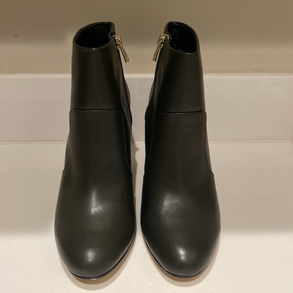 Ann Taylor Carly leather ankle bootie s 8 1/2 - Picture 2 of 8